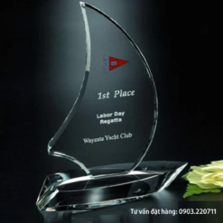Kỷ niệm chương pha lê trao giải