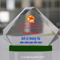 Kỷ niệm chương vinh danh thủ lĩnh xuất sắc