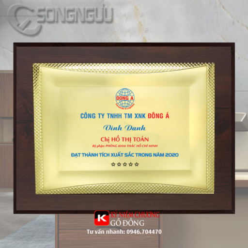 Alternative view of Bảng vinh danh vàng cao cấp
