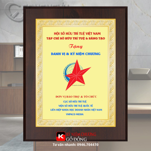 Alternative view of Bảng chứng nhận thương hiệu 27cm x 37cm