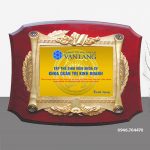 Biểu trưng tặng trường cũ