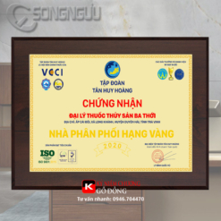 Alternative view of Biểu trưng tặng nhà phân phối