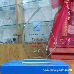Kỷ niệm chương vinh danh khách hàng