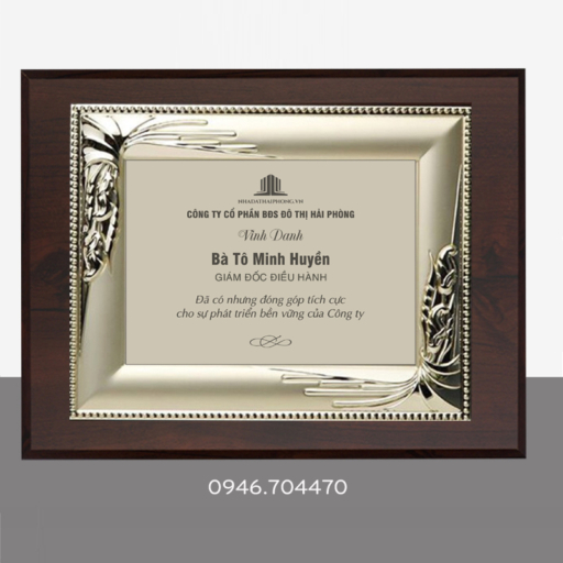 Bảng vinh danh lãnh đạo mạ vàng