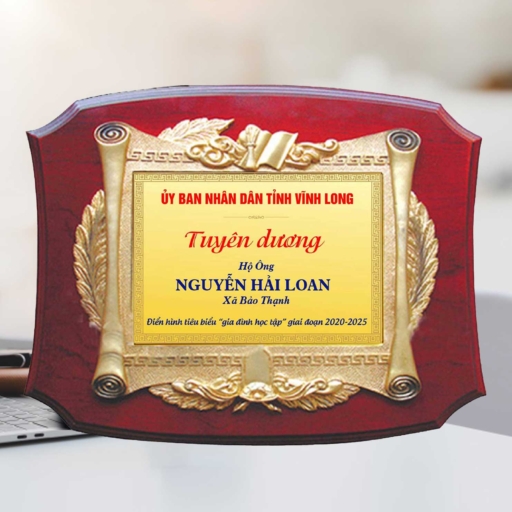 Kỷ niệm niệm chương gỗ tuyên dương điển hình gia đình học tập