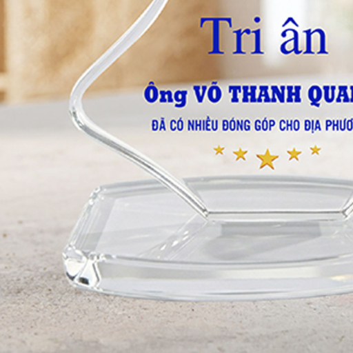 Alternative view of Kỷ niệm chương pha lê tri ân cá nhân có đóng góp cho địa phương