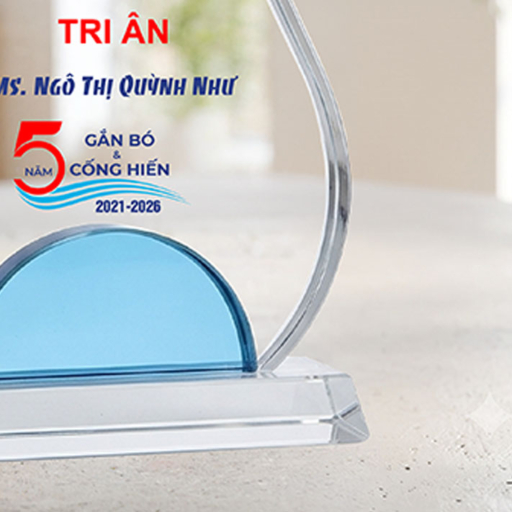 Alternative view of Kỷ niệm chương pha lê tri ân nhân viên 5 năm gắn bó và cống hiến