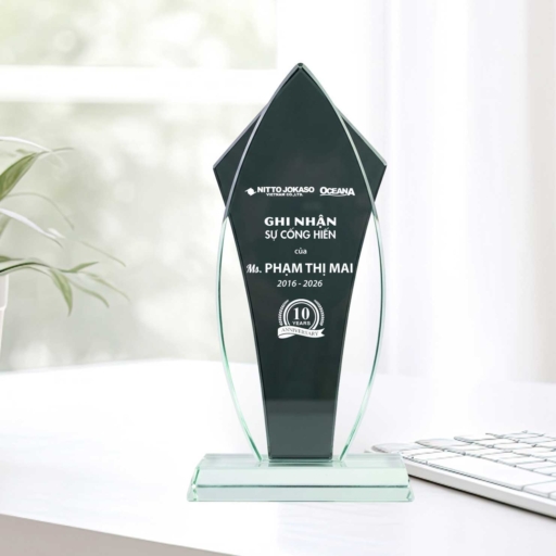 Kỷ niệm chương ghi nhận cống hiến 10 năm tặng nhân viên xuất sắc vì những cống hiến cho doanh nghiệp